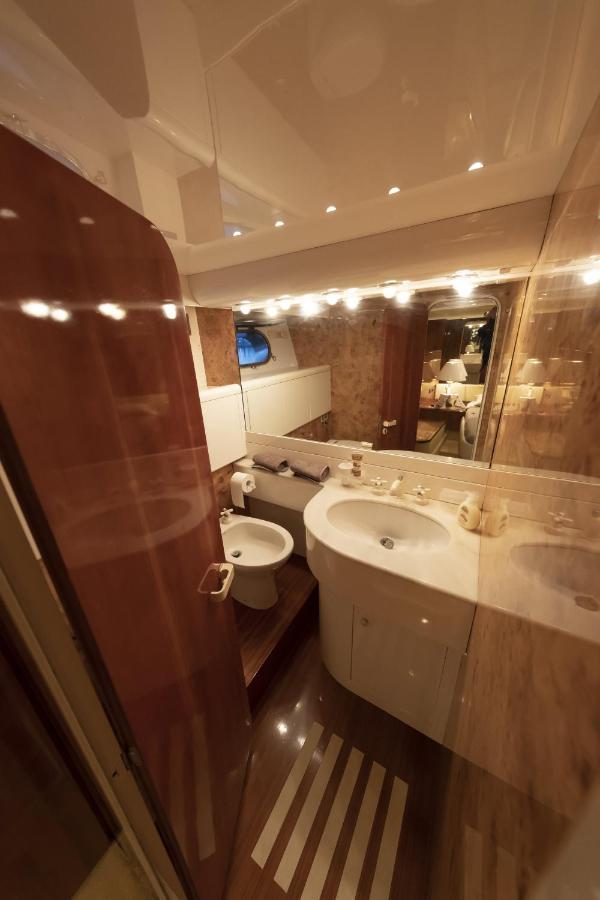 Holidays Boat Botel *